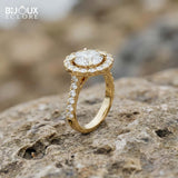 Brilliant Round Diamond Surrounded by Sparkling Side Stones on a Timeless Yellow Gold Band - Bijoux Eclore