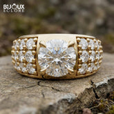 Round-Cut Diamond Surrounded by Pavé Diamonds Set in a Stunning Yellow Gold Band - Bijoux Eclore