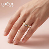 Petal Cluster Diamond Chevron Band in Yellow Gold - Bijoux Eclore