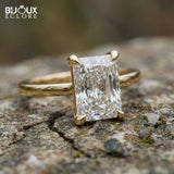 Emerald-Cut Diamond Set in a Classic Yellow Gold Band for a Refined and Elegant Look - Bijoux Eclore
