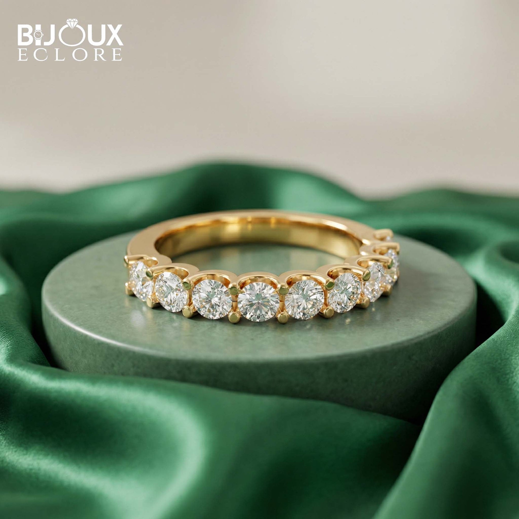 Luxury Contemporary Gold Band with Sparkling Round Brilliant Diamond Detail - Bijoux Eclore