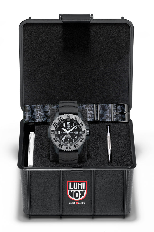 Luminox Master XL.3351.1.SET Sapphire Mil Spec Carbon Black Dial 300M - Bijoux Eclore