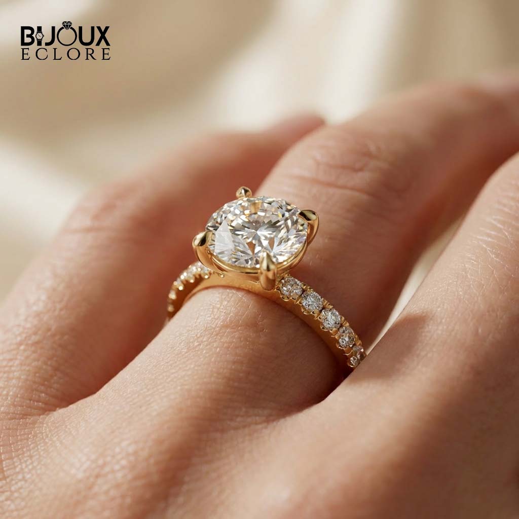 Round-Cut Diamond Engagement Ring with a Brilliant Gold Band and Sparkling Accents - Bijoux Eclore