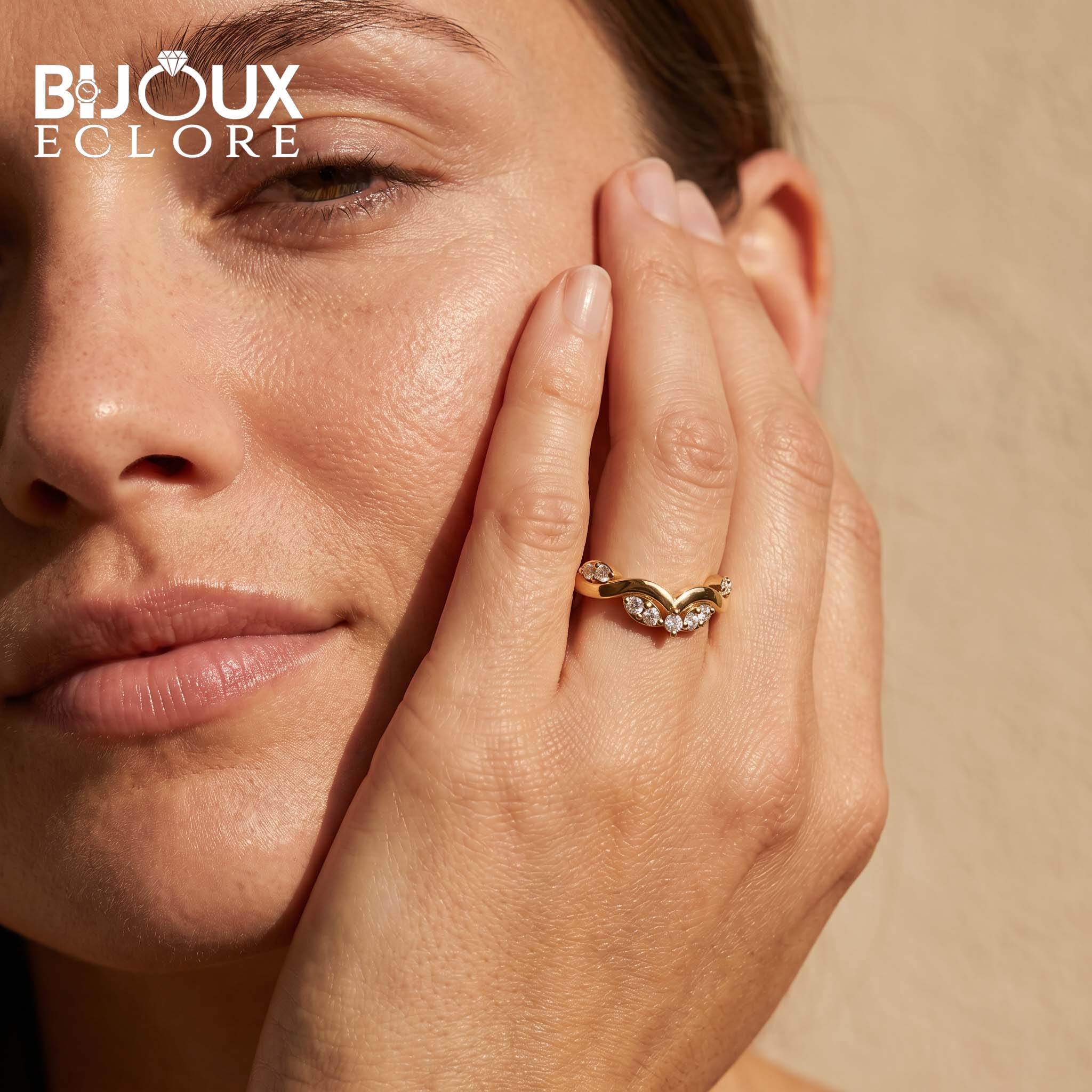 Petal Cluster Diamond Chevron Band in Yellow Gold - Bijoux Eclore