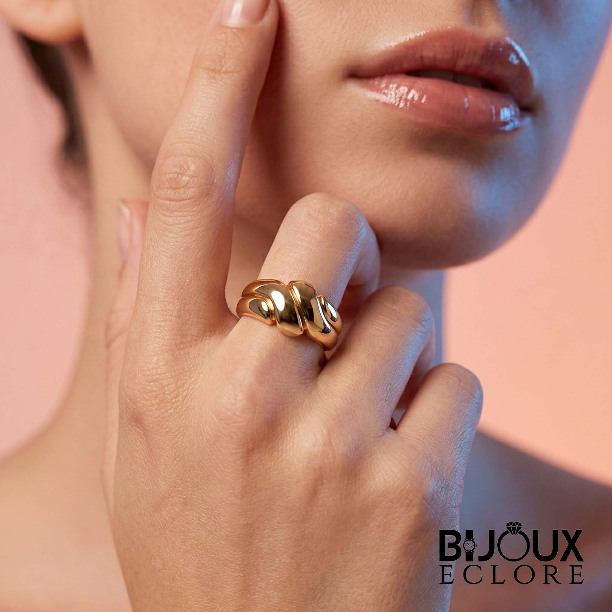 Elegant Gold Open Band Ring for Women with Abstract Fluid Design Modern Minimalist Fashion - Bijoux Eclore