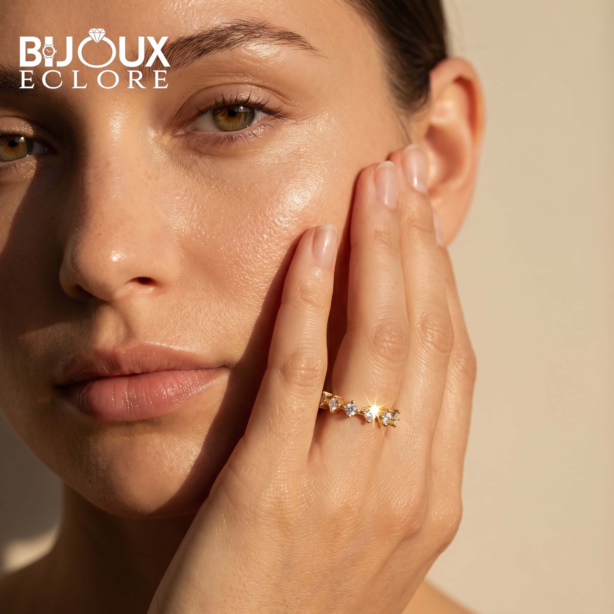 Graduated Round Diamond Ring with Modern Gold Step Design - Bijoux Eclore