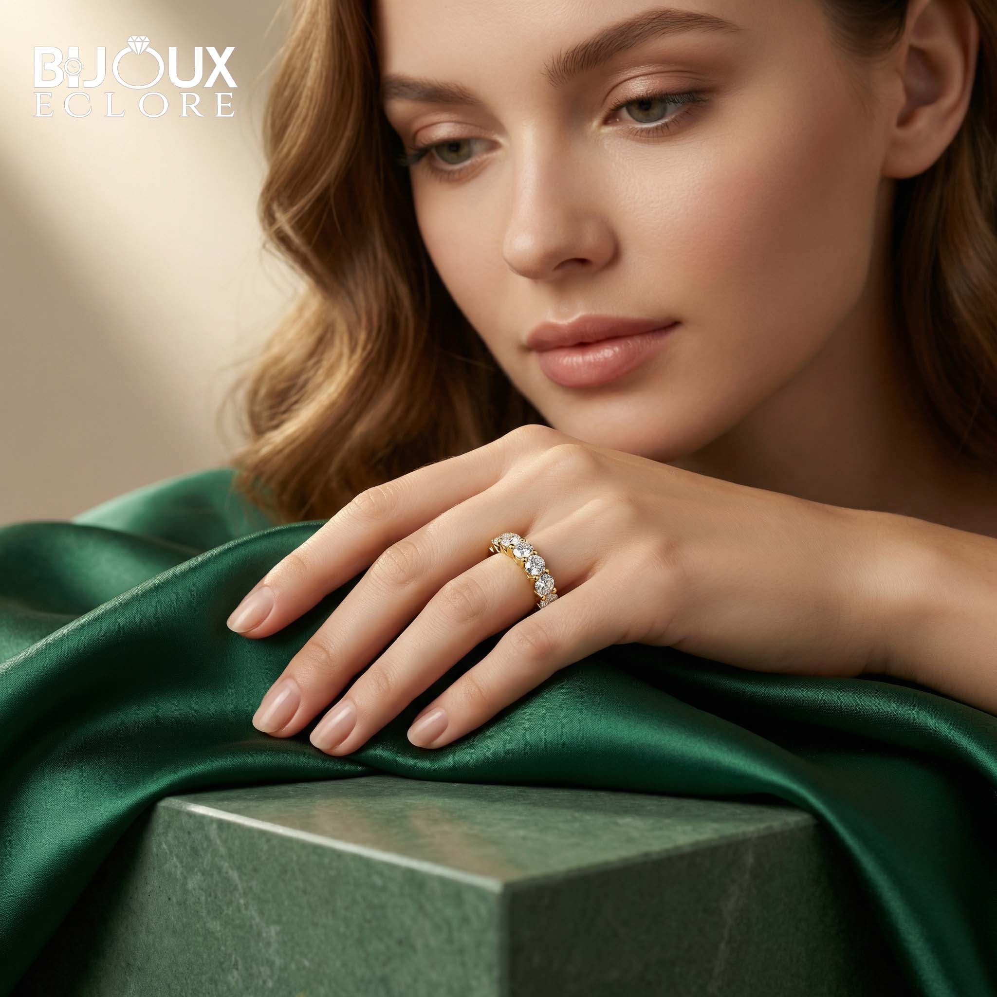 Luxury Contemporary Gold Band with Sparkling Round Brilliant Diamond Detail - Bijoux Eclore