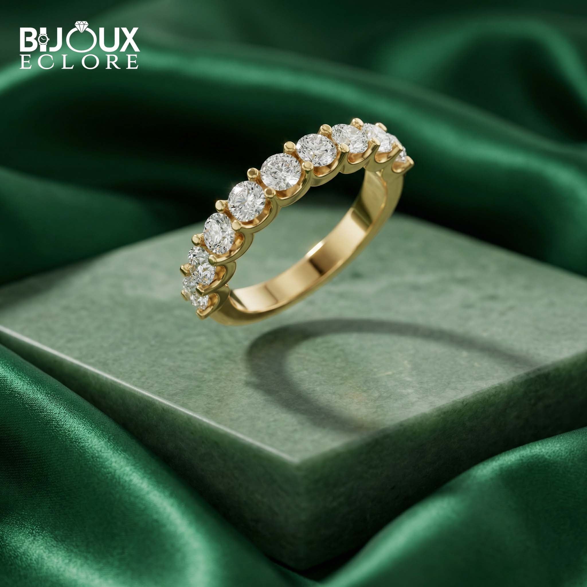 Luxury Contemporary Gold Band with Sparkling Round Brilliant Diamond Detail - Bijoux Eclore