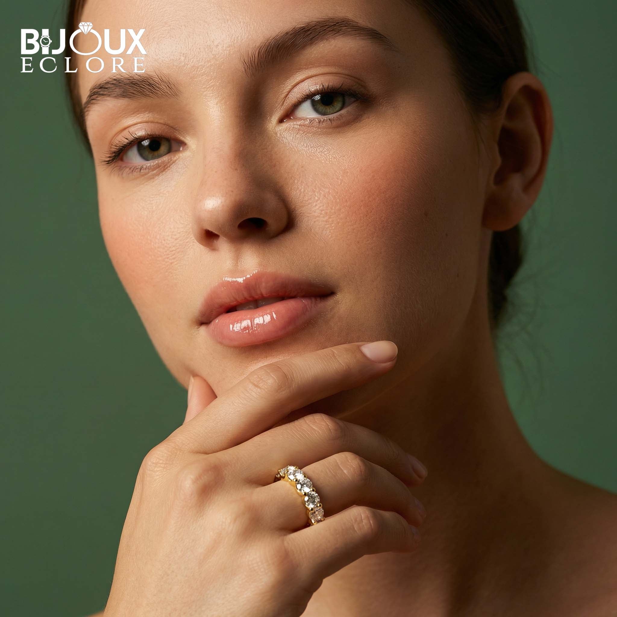 Luxury Contemporary Gold Band with Sparkling Round Brilliant Diamond Detail - Bijoux Eclore