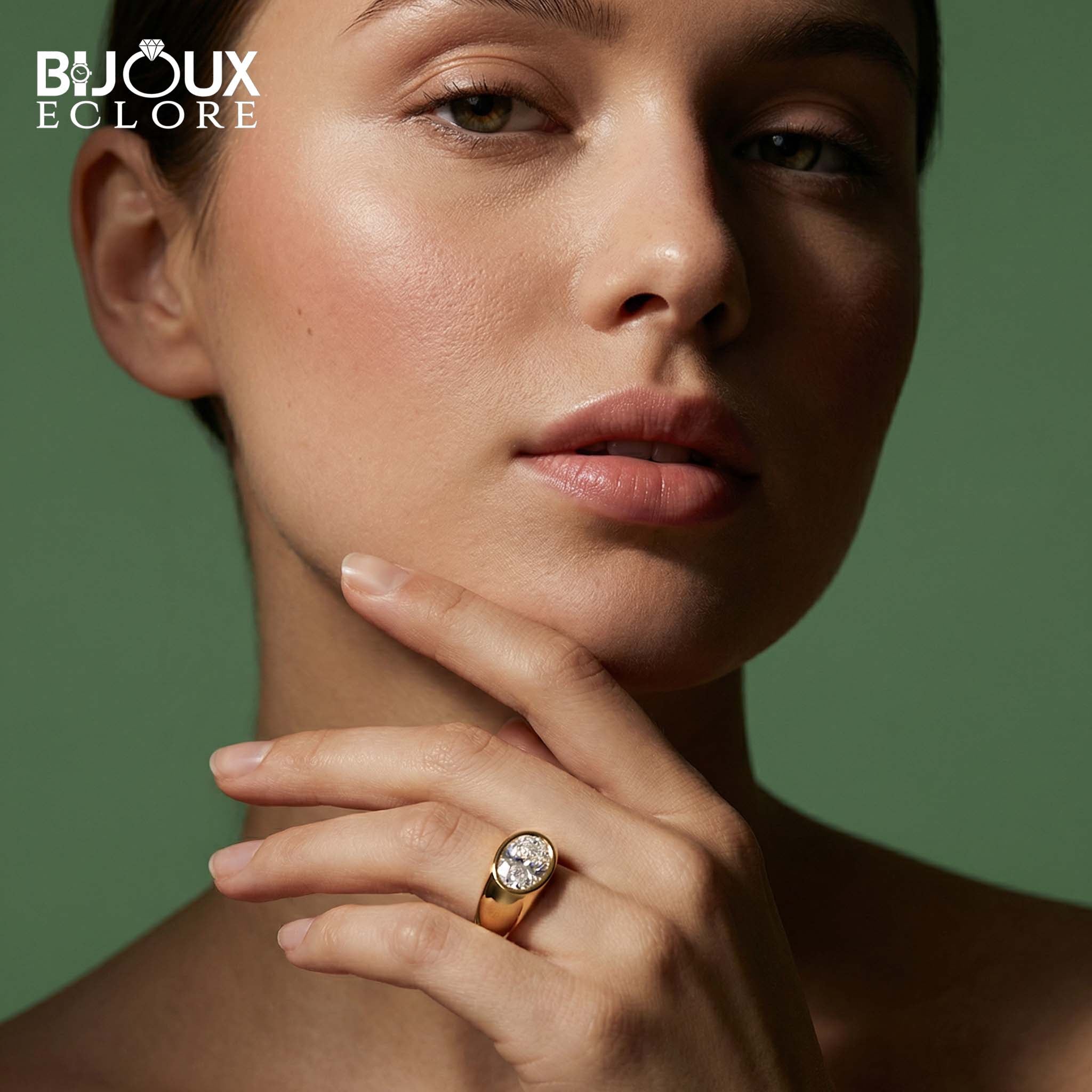 Luxury Minimalist Gold Ring with Bold Band and Oval Center Diamond - Bijoux Eclore