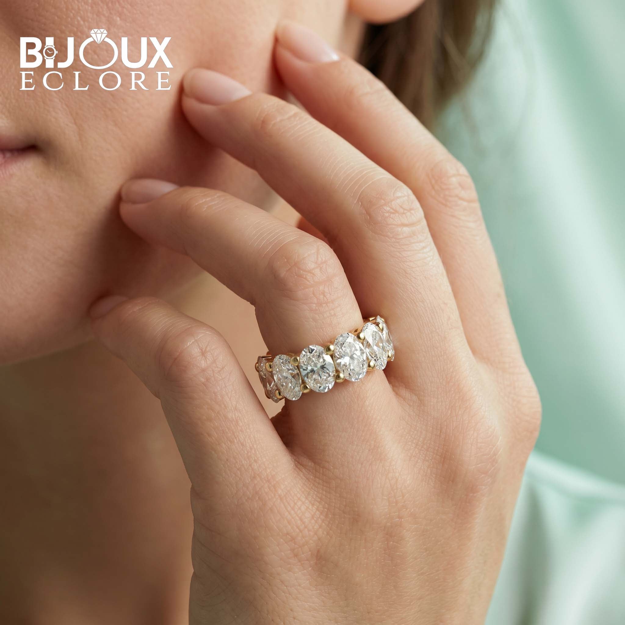 Oval Diamond Wedding Band with Sculpted Gold Basket - Bijoux Eclore
