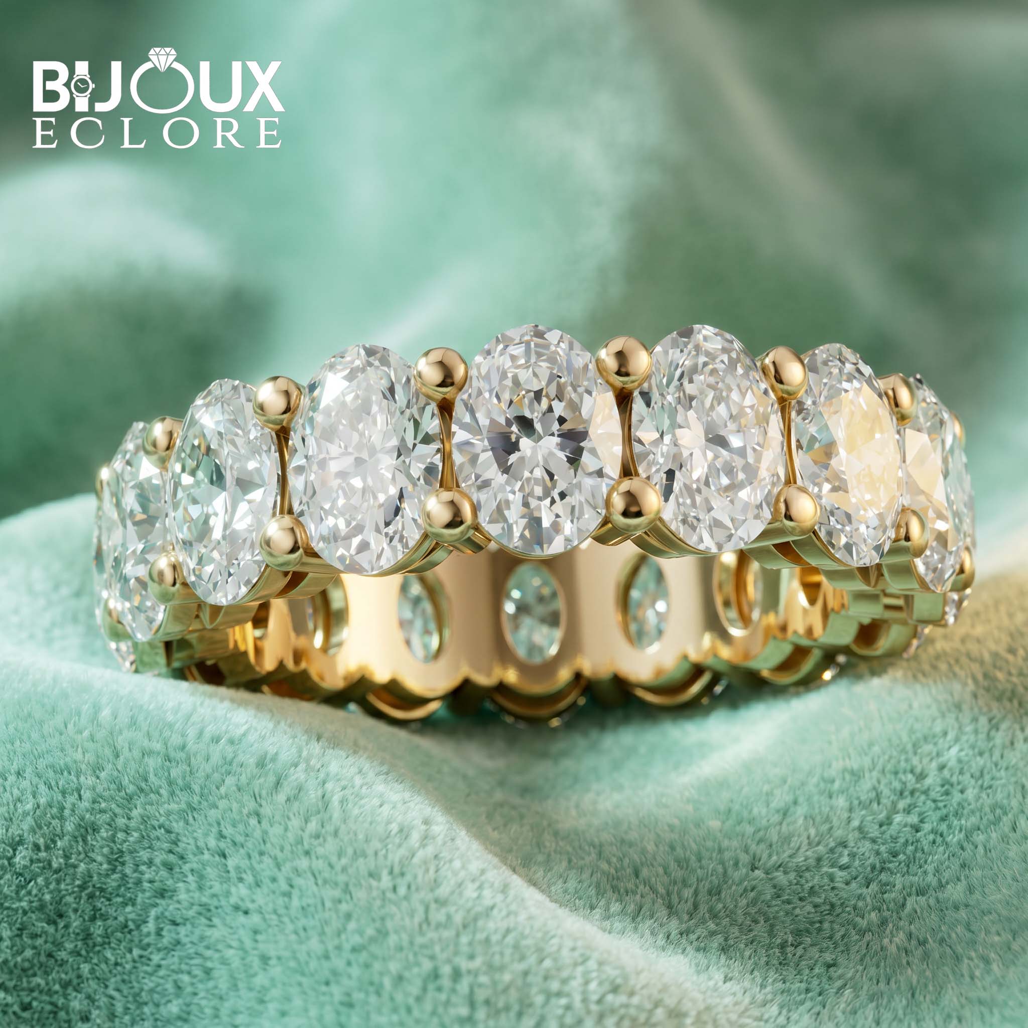 Oval Diamond Wedding Band with Sculpted Gold Basket - Bijoux Eclore