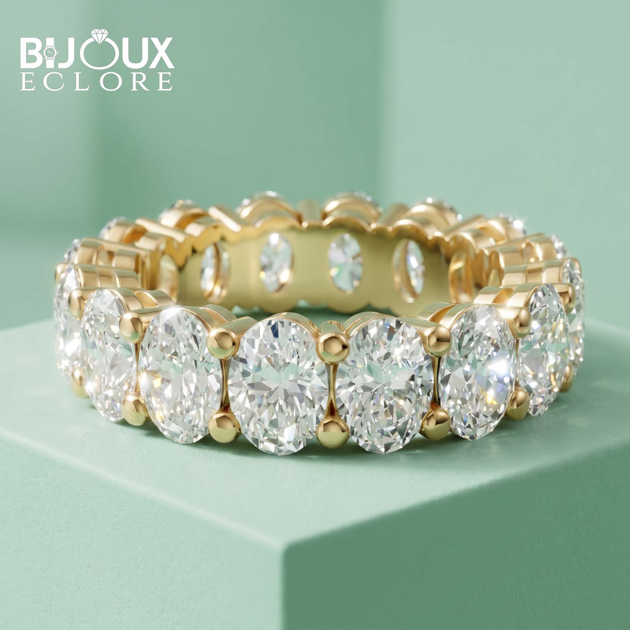 Oval Diamond Wedding Band with Sculpted Gold Basket - Bijoux Eclore