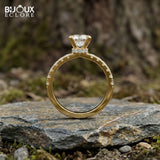 Round-Cut Diamond Set in a Timeless Yellow Gold Band with Glimmering Accent Diamonds - Bijoux Eclore