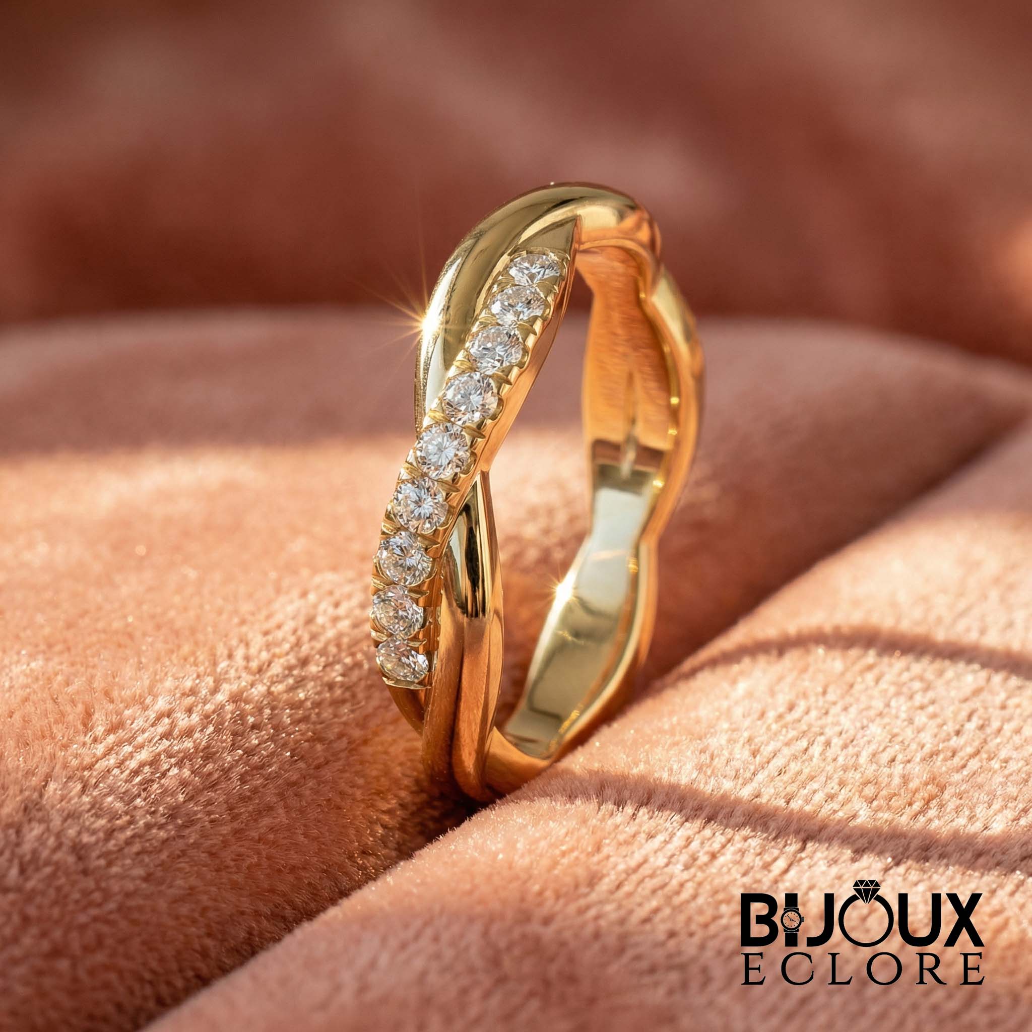Elegant Gold Twisted Diamond Ring for Women with Modern Crossover Band and Round Brilliant Stones - Bijoux Eclore