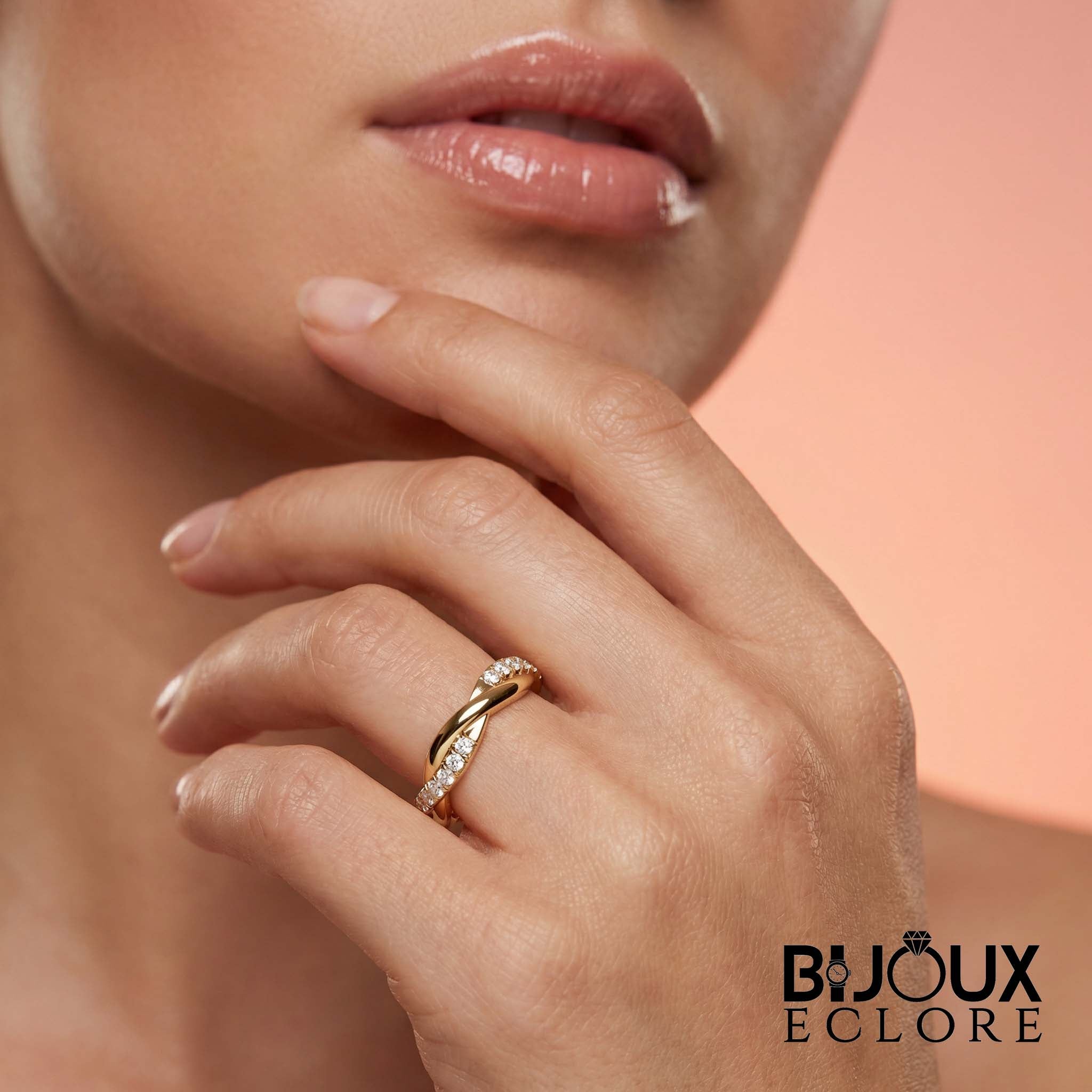 Elegant Gold Twisted Diamond Ring for Women with Modern Crossover Band and Round Brilliant Stones - Bijoux Eclore