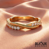 Elegant Gold Twisted Diamond Ring for Women with Modern Crossover Band and Round Brilliant Stones - Bijoux Eclore