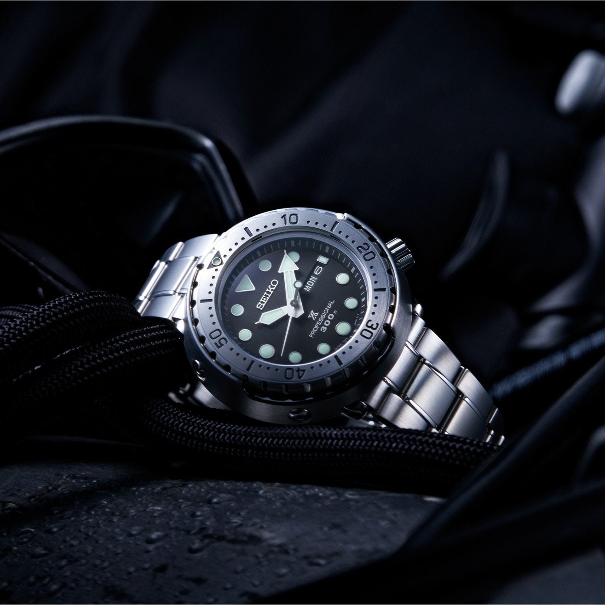 Seiko S23633J1F Prospex Marine Master Professional 300M Quartz Scuba Diver Tuna - Bijoux Eclore